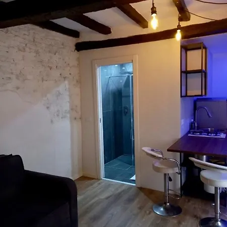 Tiny-house In The Heart Of 볼로냐
